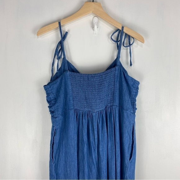 Old Navy Twist Front Tie Shoulder Straps Smocked Chambray Jumpsuit Size Large - Picture 5 of 7